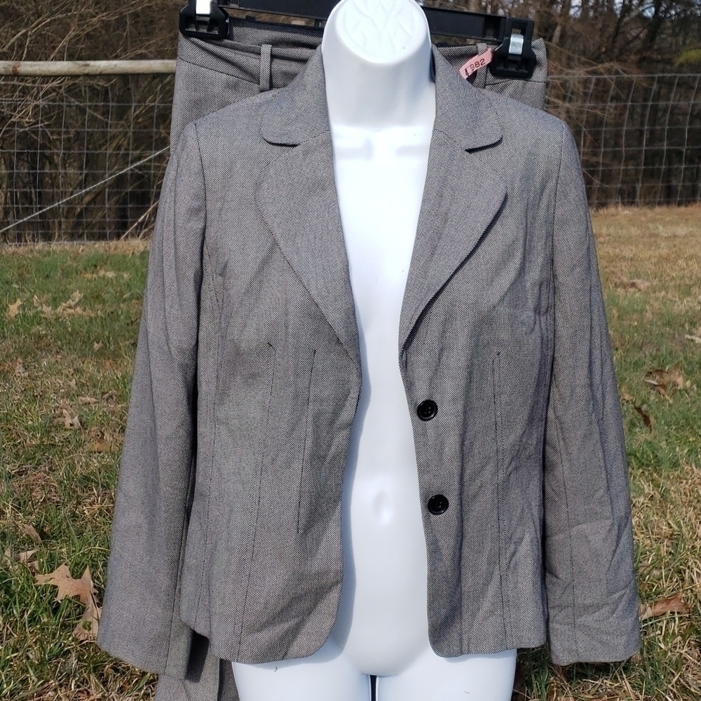ANN Taylor 2pc suit women's size 0P black